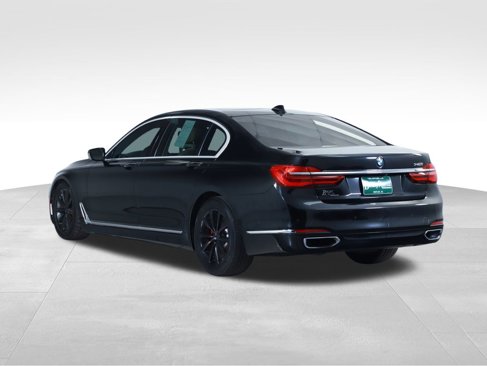 Used 2016 BMW 740i image 10