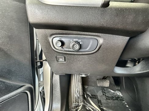 Used 2024 GMC Terrain SLE image 17