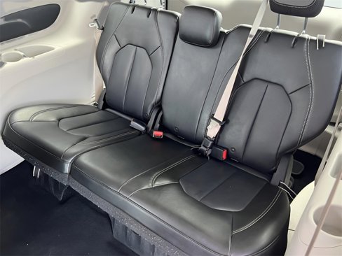 Used 2021 Chrysler Voyager Lxi image 20