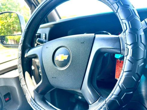 Used 2014 Chevrolet Express 2500 image 26