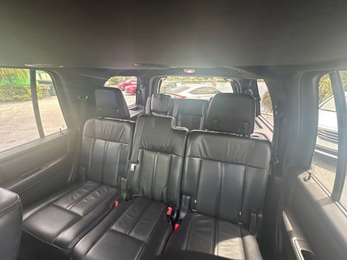 Used 2017 Lincoln Navigator Select image 12
