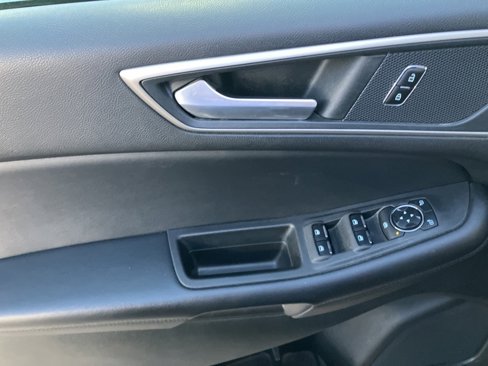 Used 2023 Ford Edge SEL image 11