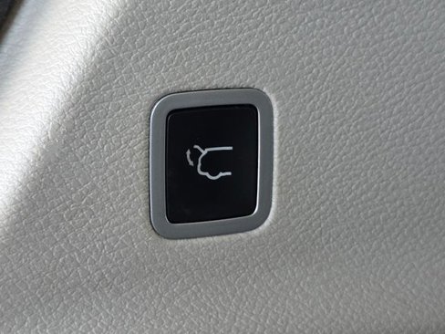 Used 2017 Chrysler Pacifica Touring-L Plus image 9