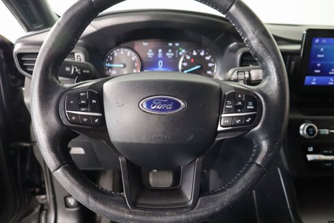 Used 2020 Ford Explorer XLT image 3
