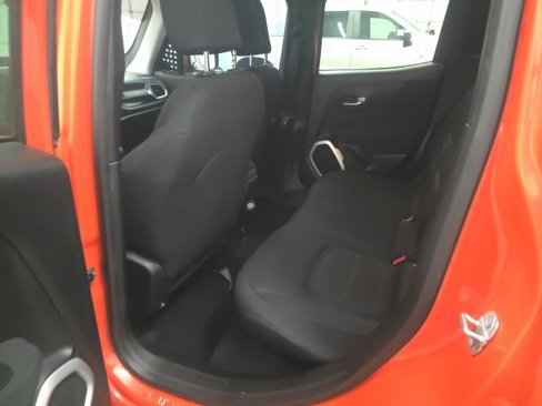 Used 2019 Jeep Renegade Latitude w/ Popular Equipment Group image 14