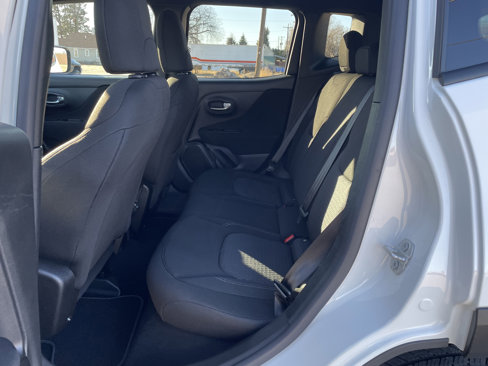 Used 2021 Jeep Renegade Latitude w/ Luxury Group II image 11