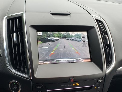 Used 2019 Ford Edge Titanium image 18