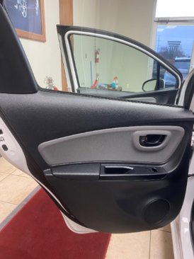 Used 2015 Toyota Yaris L image 10