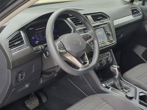 Used 2022 Volkswagen Tiguan S image 2