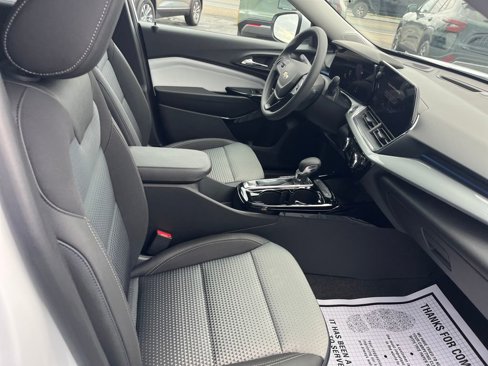 New 2025 Chevrolet Trax LT image 28