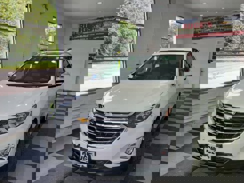 Used 2020 Chevrolet Equinox Premier image 2