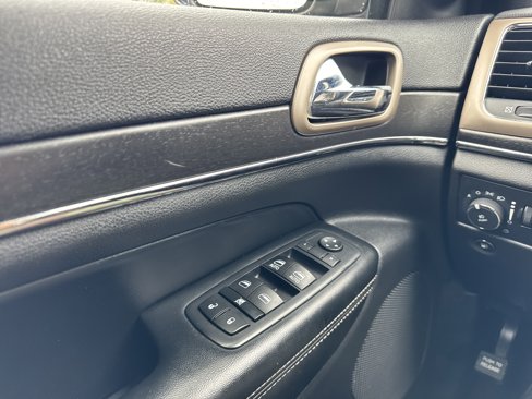 Used 2017 Jeep Grand Cherokee Limited image 26