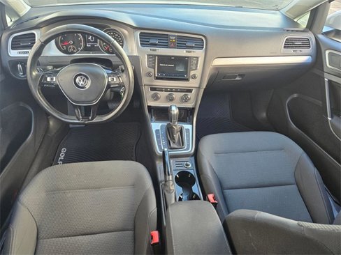 Used 2017 Volkswagen Golf S image 9