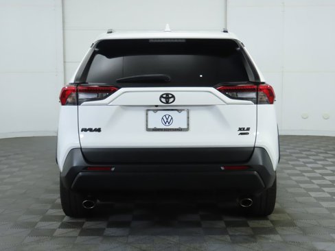 Used 2021 Toyota RAV4 XLE w/ Convenience Package image 6