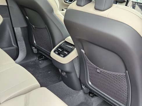 New 2025 Volvo XC90 B5 Plus w/ Protection Package Premier image 42