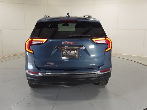Used 2024 GMC Terrain SLT image 7