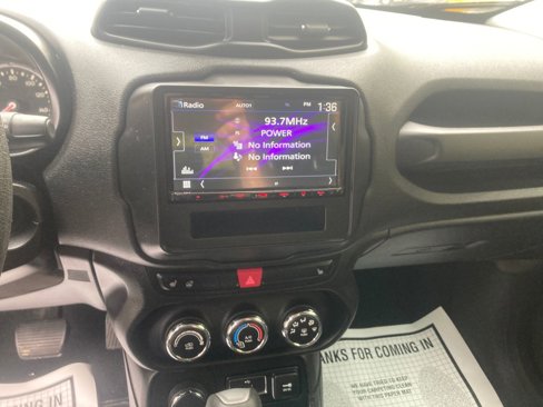 Used 2017 Jeep Renegade Altitude image 23