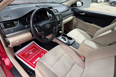 Used 2014 Toyota Camry LE image 11