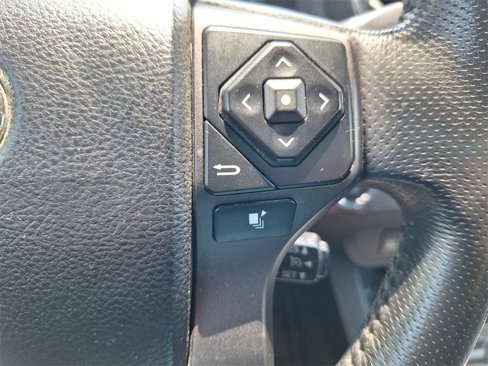 Used 2017 Toyota Tacoma TRD Sport image 14