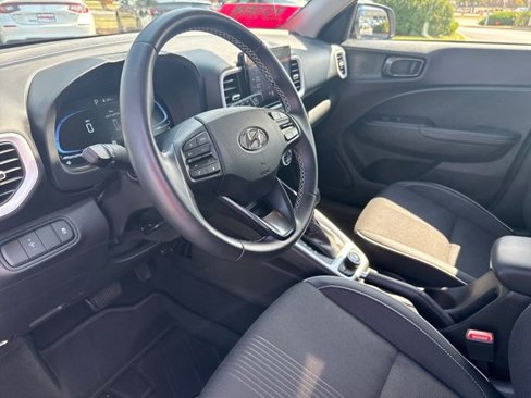 Certified 2024 Hyundai Venue Limited image 13