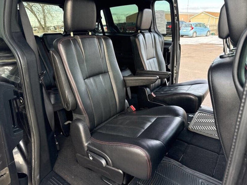Used 2016 Dodge Grand Caravan R/T image 18