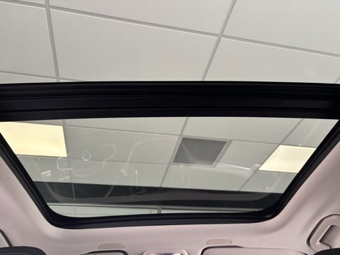 Used 2019 Volvo XC60 T8 Momentum w/ Premium Package image 6