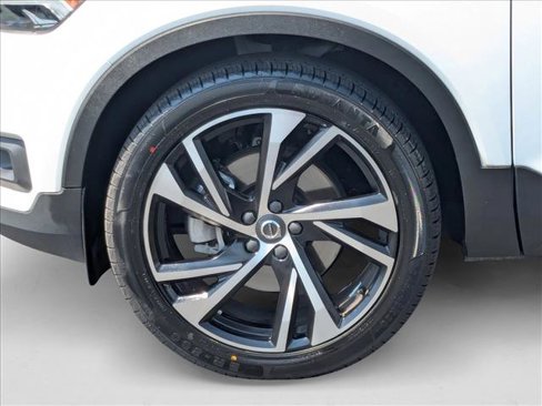 Used 2021 Volvo XC40 T5 R-Design image 28