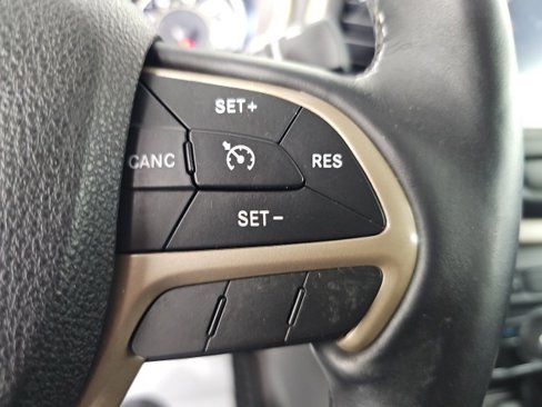 Used 2017 Jeep Cherokee Latitude w/ Cold Weather Group image 15