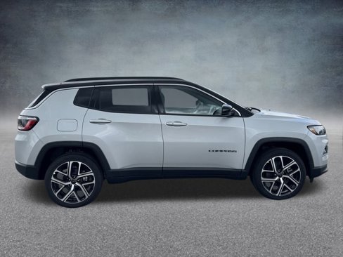 New 2025 Jeep Compass Limited image 4