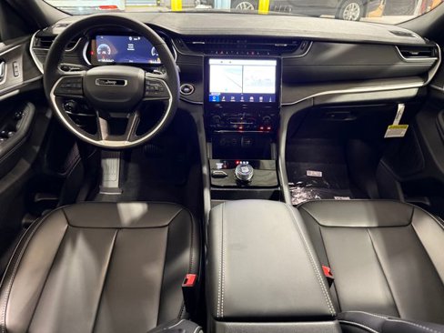 New 2025 Jeep Grand Cherokee Limited image 16
