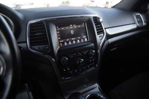 Used 2021 Jeep Grand Cherokee Laredo image 14