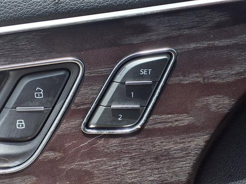 Used 2019 Audi Q8 Prestige w/ Luxury Package image 8