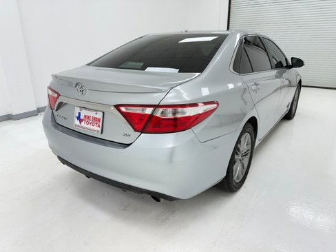 Used 2017 Toyota Camry SE image 9