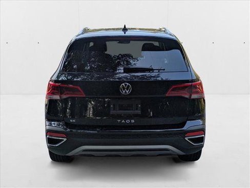 Used 2024 Volkswagen Taos SE w/ Panoramic Sunroof Package image 7