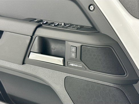 Used 2025 Land Rover Defender 110 S image 16