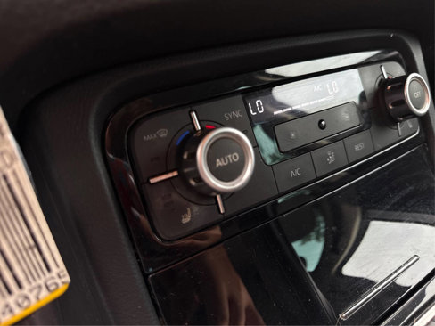 Used 2014 Volkswagen Touareg VR6 image 34