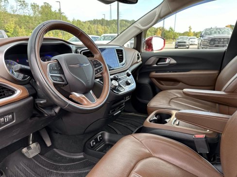 Used 2019 Chrysler Pacifica Limited w/ Tire & Wheel Group image 34