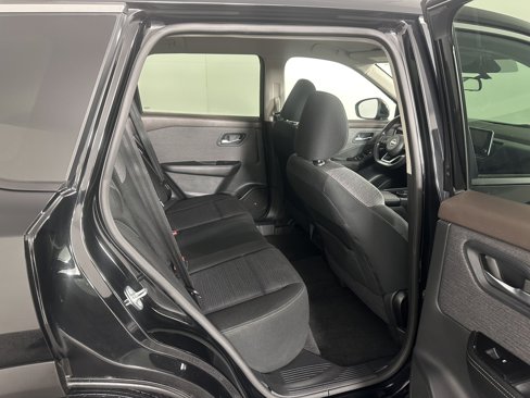 Used 2022 Nissan Rogue SV image 13