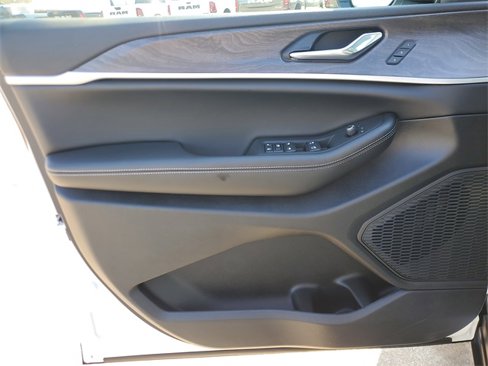 New 2025 Jeep Grand Cherokee L Limited w/ Black Appearance Package image 19