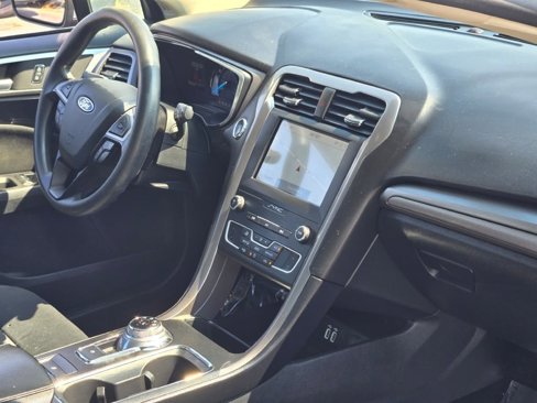 Used 2020 Ford Fusion SE image 6