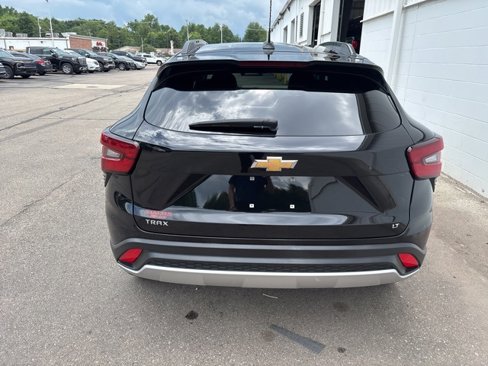 Certified 2024 Chevrolet Trax LT w/ LT Convenience Package image 3