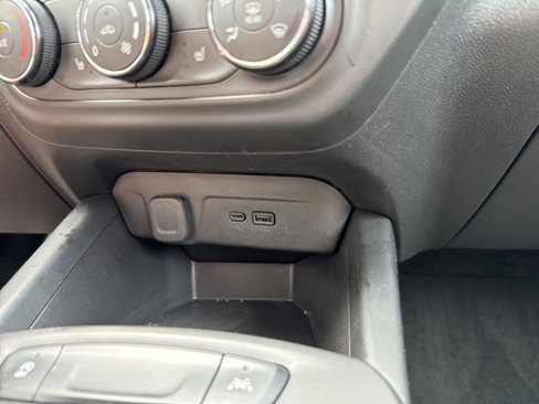 Used 2025 Chevrolet Trax LS w/ LS Convenience Package image 21
