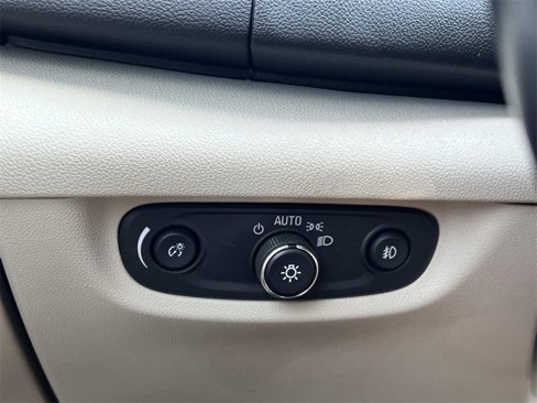 Used 2018 Buick Regal Essence w/ Driver Confidence Package #1 image 24