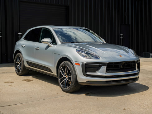 Certified 2025 Porsche Macan image 7