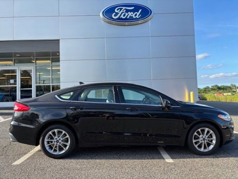 Used 2019 Ford Fusion SE image 2