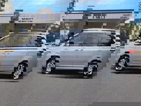 Used 2017 Toyota Sienna XLE Premium image 3