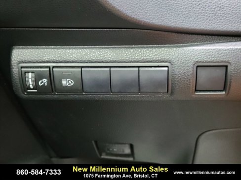 Used 2021 Toyota Corolla LE image 21
