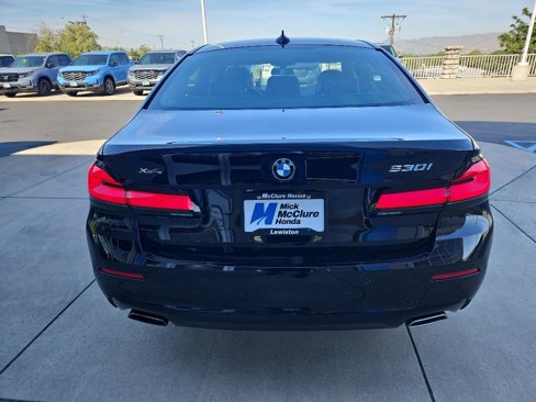 Used 2022 BMW 530i xDrive w/ Executive Package image 6