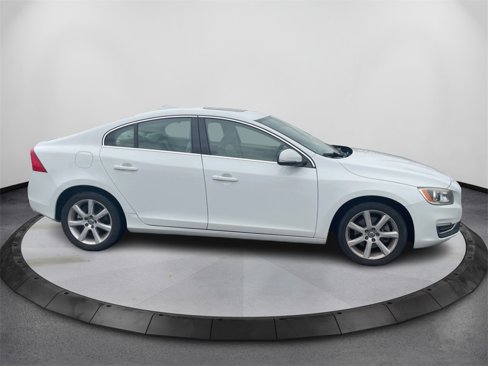 Used 2016 Volvo S60 T5 Premier image 4