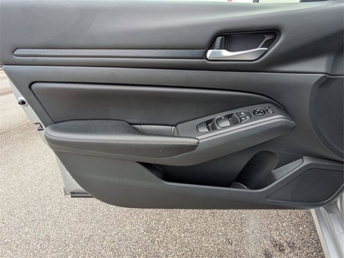Used 2024 Nissan Altima 2.5 SV image 15